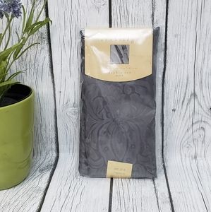 NEW Newbridge Barcelona Luxury Damask Fabric Napkin Set of 4